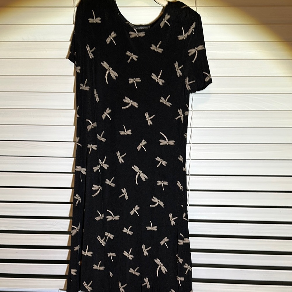 Black and White Sheath Mini Dress with Crew Neck